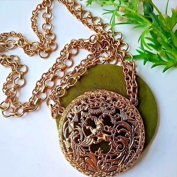 Vintage Napier Gold Tone Crest Heraldic Pendant Chain Necklace 26"L - Picture 1 of 5